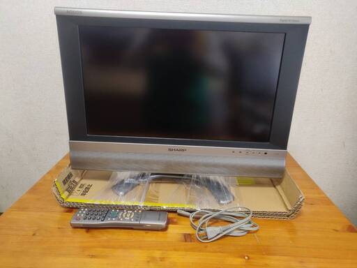 1,000円　＊シャープアクオス　SHARP　AQUOS  LC－20AX5　2005年製　きれいです。PCモニターにも。＊
