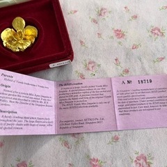 22金コーティングのお花ブローチの画像