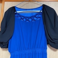 綺麗な青のドレスの画像