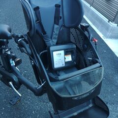 321🔴安心の無料保証；点検サービス付き🟢バカ良心的な中古電動自転車屋です。  🔵土日もお子様と土足のまま、いろいろなタイプのご試乗が可能です。  🌕️２０インチ、チャイルドシート、３人乗り、２人乗り、１人乗り、電動アシスト自転車  🔴バッテリーは、新品の９０％以上の性能を保持していて、コンディション良好です。  🟢１回の充電で３０ｋｍ以上の走行が可能です。山手線を半周するくらい走行可能です。  🌕️オプション無料。後ろチャイルドシートをかごに変更して１人乗りに変更も可能です。  🟣２０イの画像