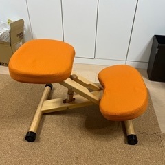 宮武製作所 プロポーションチェア CH-88W(BK) - 姿勢サポート、快適な座り心地の画像