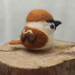 雀のフェルト細工の画像
