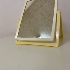 壁掛けにもなる鏡