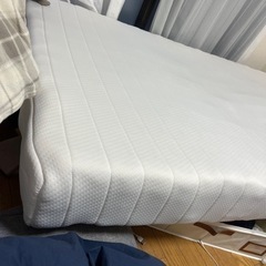 脚付きマットレスの画像