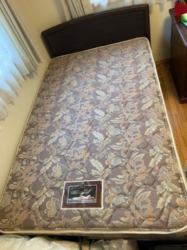 シモンズ　セミダブルベッド