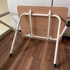 折りたたみテーブルの画像
