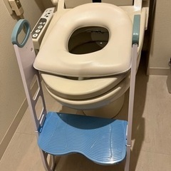 ベビートイレ 幼児用便座トレーニング 子供用 キッズ　踏み台補助...