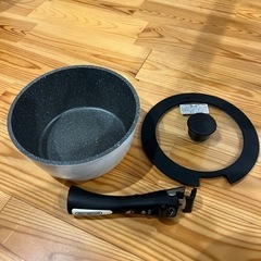 お鍋(直径22センチ/深さ10センチ　IH/ガス対応(アイリスオ...