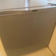 Haiarのキューブ型冷蔵庫の画像