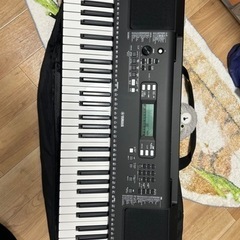 電子ピアノPSR-E373ヤマハペダル付きシンセサイザーの画像