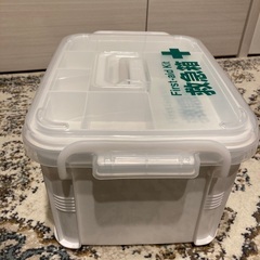 美品　家庭用　救急箱　BOX   仕切りあり　薬箱　ホワイトの画像
