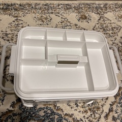 美品　家庭用　救急箱　BOX   仕切りあり　薬箱　ホワイトの画像