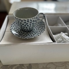 紺色の小花柄のティーorコーヒーカップ