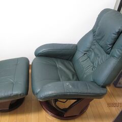 リクライニングチェア　オットマン付きの画像