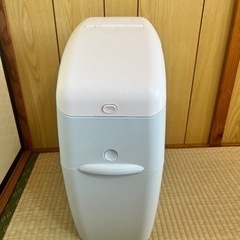 赤ちゃんのオムツ入れゴミ箱の画像