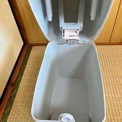 赤ちゃんのオムツ入れゴミ箱の画像
