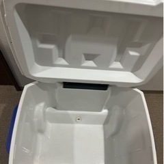 コールマンキャスター付きクーラーボックス56ℓの画像