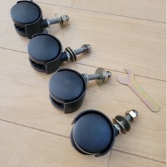 カトージ　ベビーベッド　キャスターの画像
