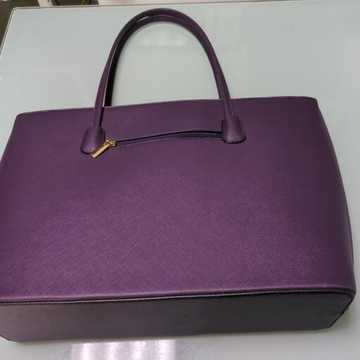 バッグを販売してます。