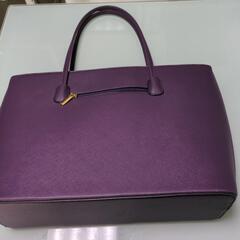バッグを販売してます。