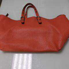 バッグを販売してます。