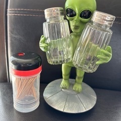 エイリアン　塩コショウ置きの画像