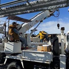 ▼地盤改良工事の現場作業員：正社員▼3人1組のチームで現場へ！気疲れと無縁♬ 女性も活躍中！重機頼りの仕事で力作業はほぼナシ★ 早帰り多め！でも給与は全額支給！の画像