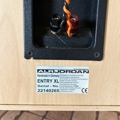 スピーカーとラックの画像