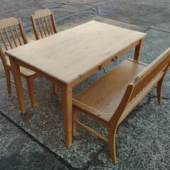 パイン材のテーブルとベンチ椅子と椅子2脚のダイニングセット『中古