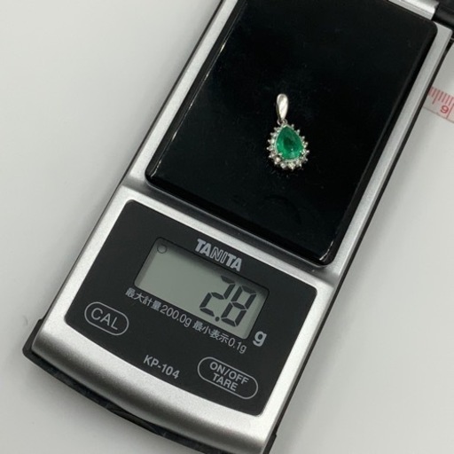 売り切れました。Pt900 プラチナ900 エメラルドペンダントトップ　2.8g E0.95ct D0.30