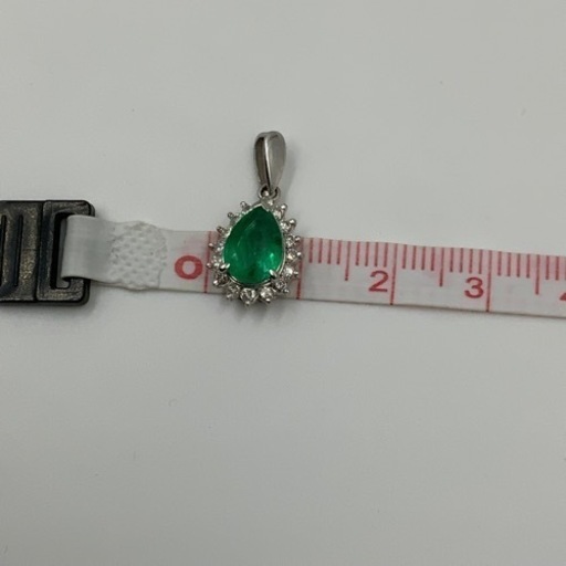 売り切れました。Pt900 プラチナ900 エメラルドペンダントトップ　2.8g E0.95ct D0.30
