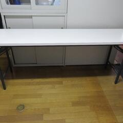折りたたみテーブル棚なし(白)１台 ＋折りたたみイス(黒) ２台セット