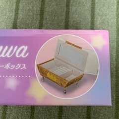 ちいかわソファー型ジュエリーボックス(イエロー)の画像