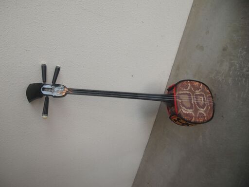 三味線　爪と新弦も付いています。