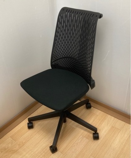 イトーキ　高機能チェア　サリダ　YL6 ブラック