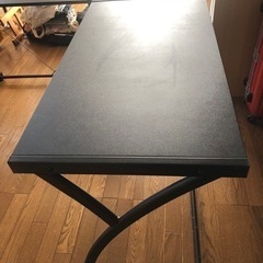 パソコンデスクの画像