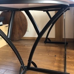 パソコンデスクの画像