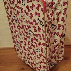 ハローキティ　スーツケースの画像