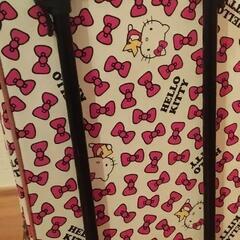 ハローキティ　スーツケースの画像