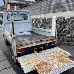 スバル　4WDサンバートラック(新明和すいちょくゲート装備)の画像