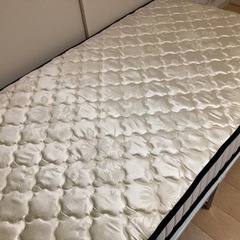 【一人暮らし用のベッドに　値下げしました】ニトリ　シングルベッド　マットレス付きの画像
