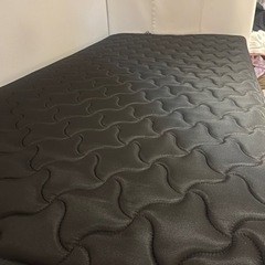 シングルベッド　合皮フレーム白＋マットレス黒の画像