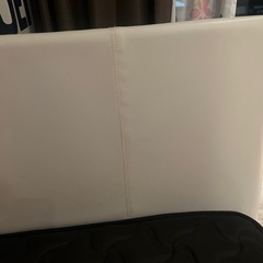 シングルベッド　合皮フレーム白＋マットレス黒の画像