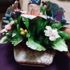 陶器製花の置物の画像