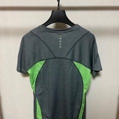 PUMA プーマ　スポーツ Vネック Tシャツ　中古品（状態良品）の画像