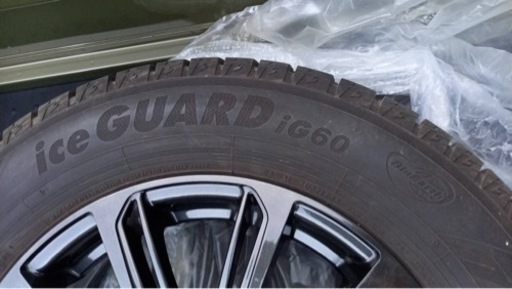 スタッドレスタイヤ　195/65R15   ヴォクシー