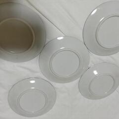 値下げ　花柄の白いお皿５枚セットの画像