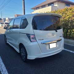 フリードＨＶ　ジャストセレクション　Ｈ２４　車検7/12　105000ｋ　純正メモリーナビ＆フルセグＴＶ　カラーバックカメラ　ＥＴＣ　左側パワースライド　ｉストップ　クルコン　キセノン　6人乗の画像