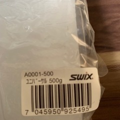 SWIXのベースWAXと、ドミネーターのフッ素入りWAXの画像