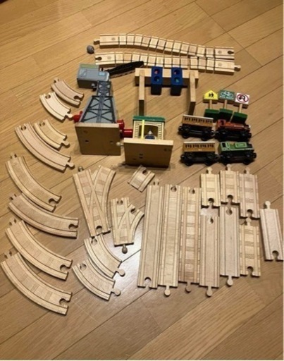 トーマス 木製レールセット クレーン信 号踏切階段など木のおもちゃ